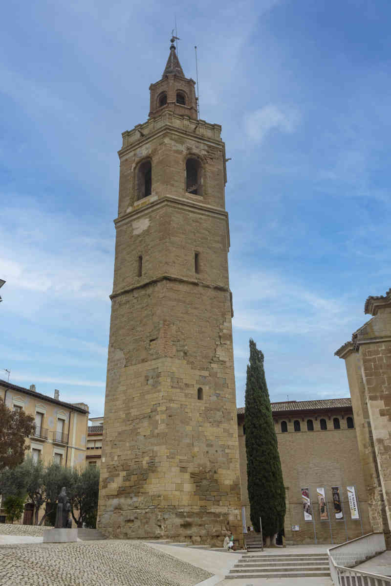 Huesca - Barbastro 14 - catedral de Santa María de la Asunción - campanario.jpg